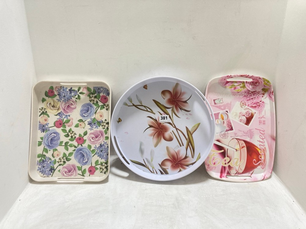 3 X ASSORTED SERVING TRAYS TO INCLUDE ROUND FLORAL PRINT TRAY IN WHITE