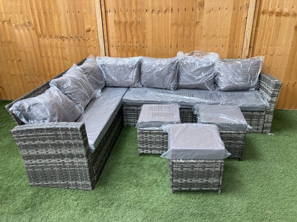 8 SEATER RATTAN GARDEN FURNITURE SET IN GREY TO INCLUDE GREY CUSHIONS AND 3 X STOOLS