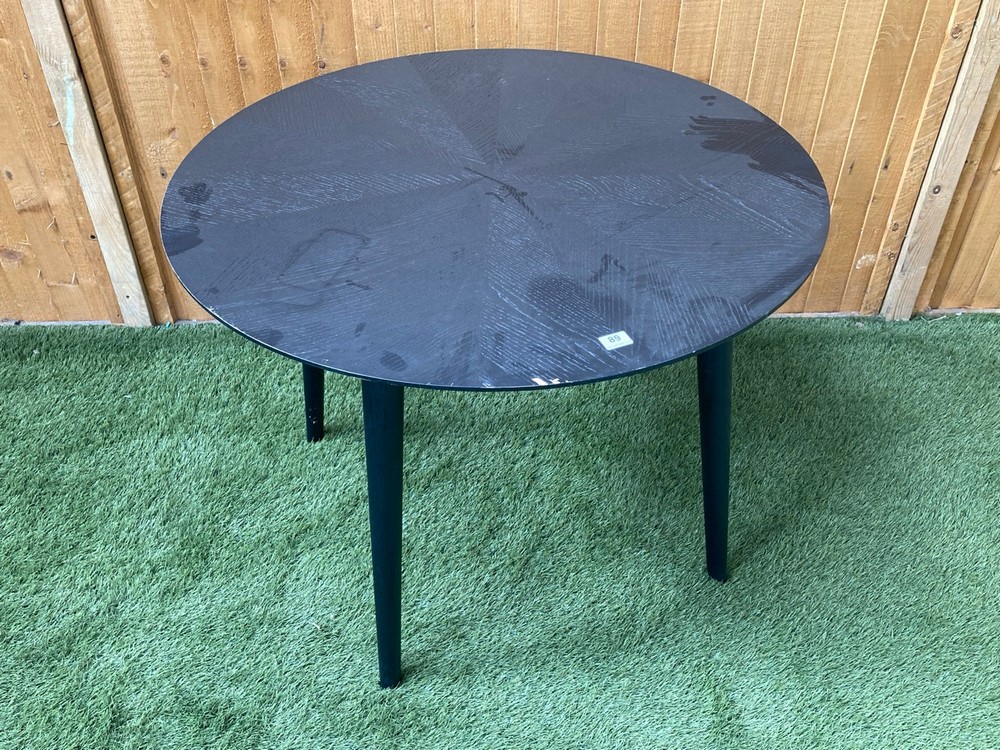 ROUND DINING TABLE IN BLACK