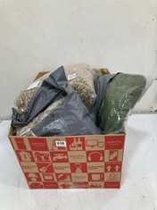 BOX OF ASSORTED ITEMS TO INCLUDE MOSS CHUNKY KNITTED THROW OATMEAL 1300X1700MM - (138492) - RRP £65.95