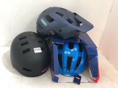 3 X ASSORTED HELMETS TO INCLUDE MONGOOSE BICYCLE HELMET BLACK - SIZE 56-59CM