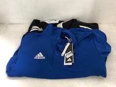 3 X ASSORTED CLOTHES TO INCLUDE ADIDAS BLUE POLO SHIRT - SIZE L