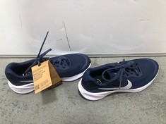 NIKE REVOLUTION 7 BLUE/WHITE TRAINERS - SIZE 7