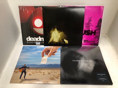 5 X ASSORTED VINYLS TO INCLUDE DEADMAU5 RANDOM ALBUM TITLE VINYL