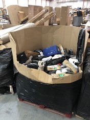 PALLET OF ASSORTED SHOES TO INCLUDE NEW BALANCE WOMENS TRAINERS IN BEIGE / WHITE SIZE 5 (KERBSIDE PALLET DELIVERY)