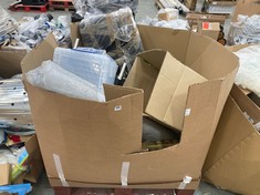 PALLET OF ASSORTED ITEMS TO INCLUDE 2 X SHORT PLASTIC STORAGE CONTAINERS (KERBSIDE PALLET DELIVERY)