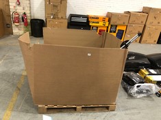 PALLET OF ASSORTED ROOF BARS TO INCLUDE ADVANCED ROOF BARS (KERBSIDE PALLET DELIVERY)