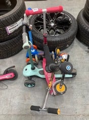 APPROX 4 X ASSORTED KIDS SCOOTERS TO INCLUDE MINI MICRO GIRLS 3 WHEEL SCOOTER IN PINK