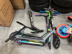 4 X ASSORTED SCOOTERS TO INCLUDE INVERT STUNT SCOOTER IN BLACK / MULTI COLOUR