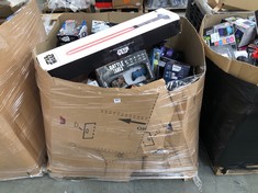 PALLET OF ASSORTED ITEMS / TOYS TO INCLUDE STAR WARS DARTH VADER FLOOR STANDING LIGHTSABER LIGHT (KERBSIDE PALLET DELIVERY)