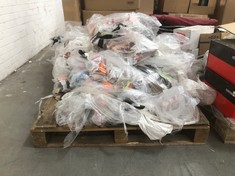 PALLET OF ASSORTED ITEMS TO INCLUDE CB EF BENT UNION ADAPTOR 22MM (KERBSIDE PALLET DELIVERY)