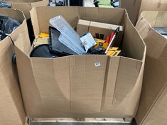 PALLET OF ASSORTED ITEMS TO INCLUDE LONG REACH CAR BRUSH (KERBSIDE PALLET DELIVERY)