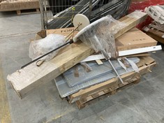 PALLET OF ASSORTED FURNITURE / PARTS TO INCLUDE NEW PRAGUE GLOSS BEDSIDE CABINET IN BLACK (PART ONLY) (KERBSIDE PALLET DELIVERY)