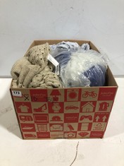 BOX OF ASSORTED ADULTS CLOTHING TO INCLUDE WOMEN'S KNITTED JUMPER IN LIGHT BEIGE SIZE M