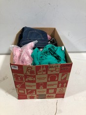 BOX OF ASSORTED ADULTS CLOTHING TO INCLUDE WOMEN'S T-SHIRT TOP IN GREEN SIZE 24