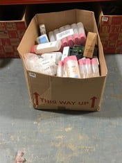 BOX OF ASSORTED BEAUTY PRODUCTS TO INCLUDE WESTLAB HYDRATING BATH & SHOWER GEL 400ML