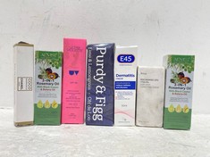 BOX OF ASSORTED BEAUTY PRODUCTS TO INCLUDE E45 DERMATITIS CREAM