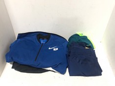 5 X ASSORTED MEN'S CLOTHING TO INCLUDE NIKE STANDARD FIT MEN'S JOGGERS - NAVY SIZE M