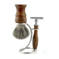 QTY OF ITEMS TO INLCUDE APPROX X20 ASSORTED ITEMS TO INCLUDE HARYALI LONDON MENS LUXURY WOODEN SHAVING KIT WITH DOUBLE EDGE SAFETY RAZOR, SUPER BADGER HAIR BRUSH AND CURVED STAND PERFECT CHRISTMAS SE