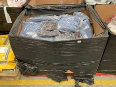 PALLET OF ASSORTED CLOTHING TO INCLUDE MENS LONGSLEEVED FLANNEL SHIRT SIZE XL IN PLAID BROWN (KERBSIDE PALLET DELIVERY)