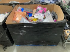 PALLET OF ASSORTED ITEMS TO INCLUDE ARENA SWIM SNORKEL (KERBSIDE PALLET DELIVERY)