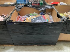 PALLET OF ASSORTED ITEMS TO INCLUDE MAMBOBABY FLOATING BED (KERBSIDE PALLET DELIVERY)