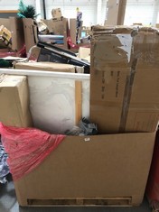 PALLET OF ASSORTED ITEMS TO INCLUDE BLUE/METAL FOLDABLE OUTDOOR CHAIR (KERBSIDE PALLET DELIVERY)