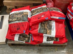 PALLET OF SKINNERS FIELD & TRIAL MUESLI MIX FOR ADULT WORKING DOG 15KG - BBE 10 / 07 / 24 (KERBSIDE PALLET DELIVERY)