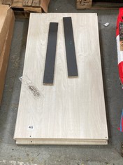 2 X ASSORTED DRESSER PARTS TO INCLUDE SIRIANA DRESSER IN WHITE / OAK (BOX 2/2, PART ONLY) (KERBSIDE PALLET DELIVERY) (KERBSIDE PALLET DELIVERY)