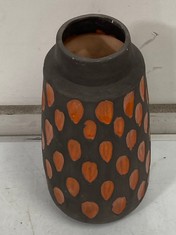 8 X STONE THE CROWS LARGE VASE - ORANGE - (H) 46 X (W) 22 X (D) 22 CM - TOTAL RRP £520