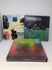 QUANTITY OF TV & AUDIO ITEMS TO INCLUDE THE VERY BEST OF THE BEACH BOYS: SOUNDS OF SUMMER [VINYL]: LOCATION - A