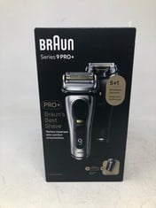 BRAUN SERIES 9 PRO+ ELECTRIC SHAVER FOR MEN, 5 PRO SHAVE ELEMENTS & PRECISION LONG HAIR PRO TRIMMER, POWERCASE, WET & DRY ELECTRIC RAZOR WITH 60 MIN RUNTIME, GIFTS FOR MEN, 9527S, SILVER, RATED WHICH