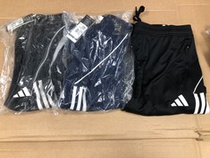 QUANTITY OF ITEMS TO INCLUDE ADIDAS SLIM FIT FULL LENGTH STYLE JOGGERS NAVY L: LOCATION - K