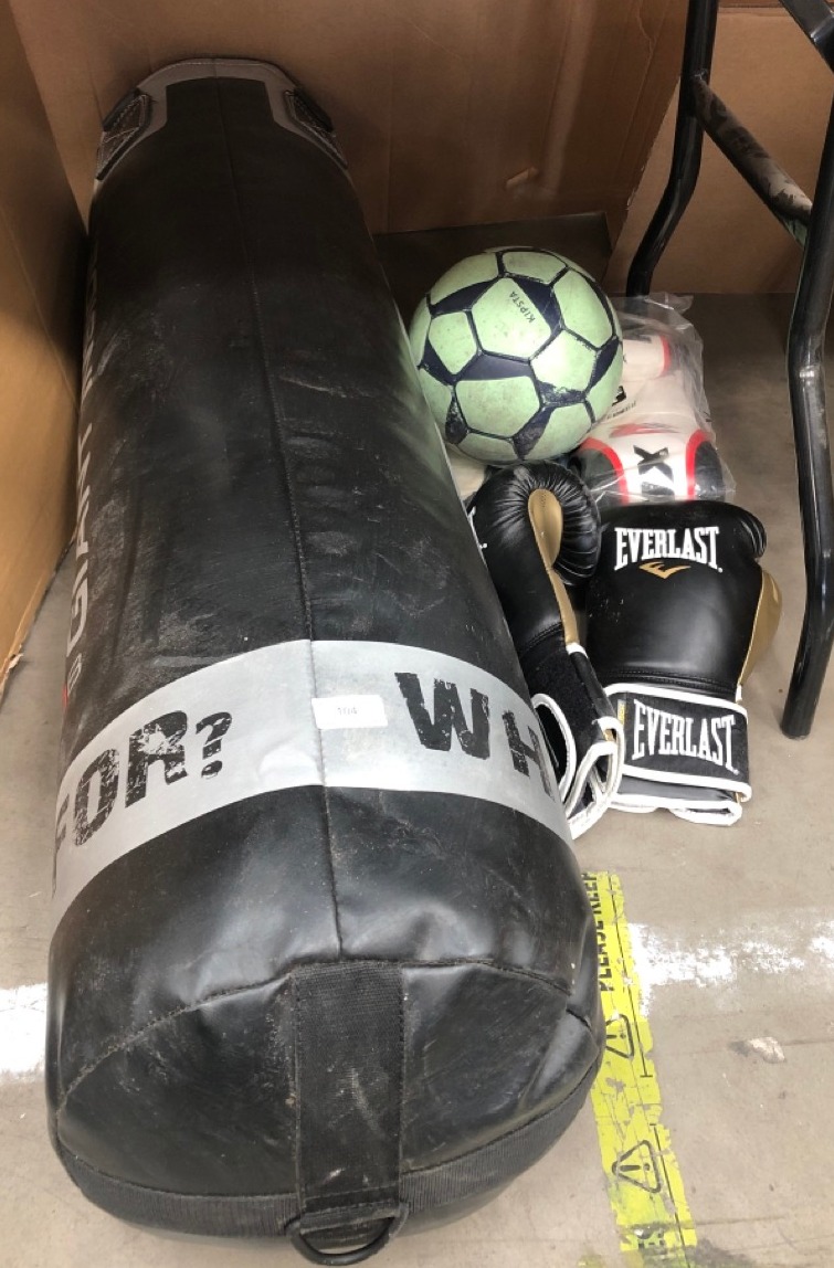 QUANTITY OF ASSORTED SPORTS ITEMS TO INCLUDE RDX GIANT INSIDE PBR X1B PUNCH BAG: LOCATION - REAR LEFT TABLES(COLLECTION OR OPTIONAL DELIVERY AVAILABLE)