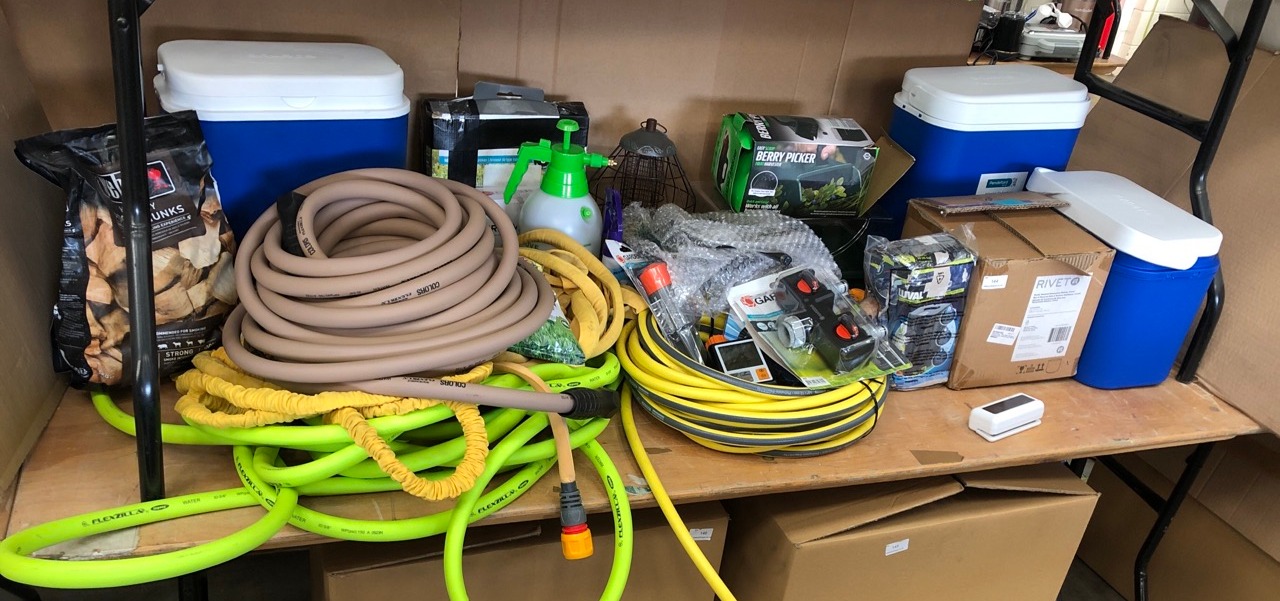 QUANTITY OF ASSORTED GARDEN ITEMS TO INCLUDE GARDENA DOUBLE HOSE CONNECTORS: LOCATION - REAR LEFT TABLES(COLLECTION OR OPTIONAL DELIVERY AVAILABLE)