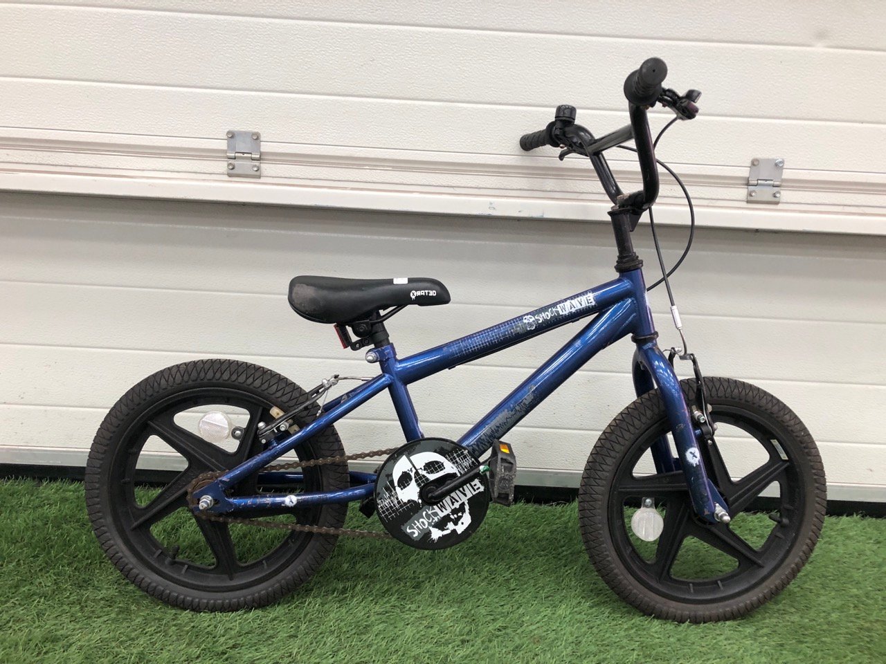 X RATED SHOCKWAVE KIDS BMX, 9” FRAME, 14” WHEELS, SINGLE SPEED.: LOCATION - MIDDLE FLOOR(COLLECTION OR OPTIONAL DELIVERY AVAILABLE)