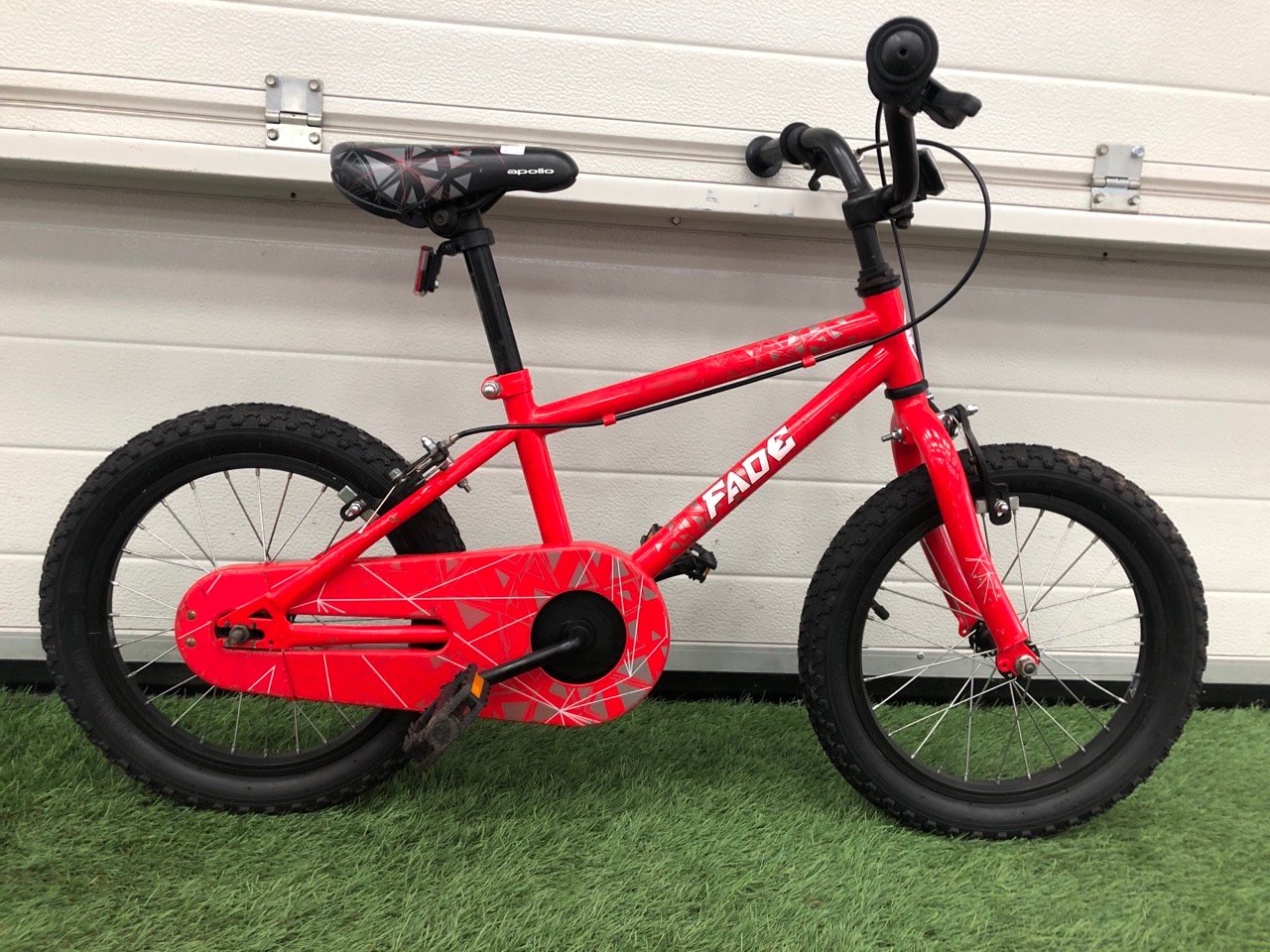 APOLLO FADE KIDS’ BIKE, SMALL FRAME, 16” WHEELS, SINGLE SPEED. : LOCATION - MIDDLE FLOOR(COLLECTION OR OPTIONAL DELIVERY AVAILABLE)