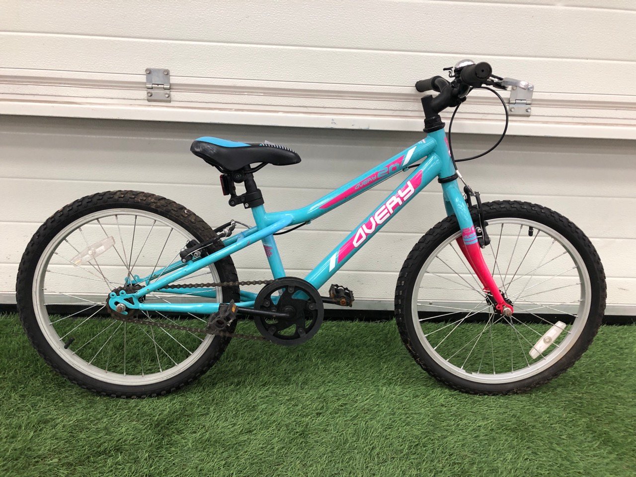 AVERY 20 KIDS MOUNTAIN BIKE, 10” FRAME, 20” WHEELS, SINGLE SPEED. : LOCATION - MIDDLE FLOOR(COLLECTION OR OPTIONAL DELIVERY AVAILABLE)