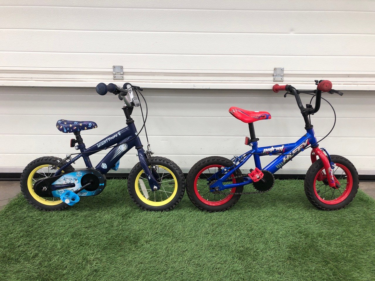 HUFFY PATROL KIDS FIRST BIKE, SMALL FRAME, 12.5” WHEELS, SINGLE SPEED + MIGHTY PUPS KIDS FIRST BIKE, SMALL FRAME 12.5” WHEELS, SINGLE SPEED: LOCATION - MIDDLE FLOOR(COLLECTION OR OPTIONAL DELIVERY AV