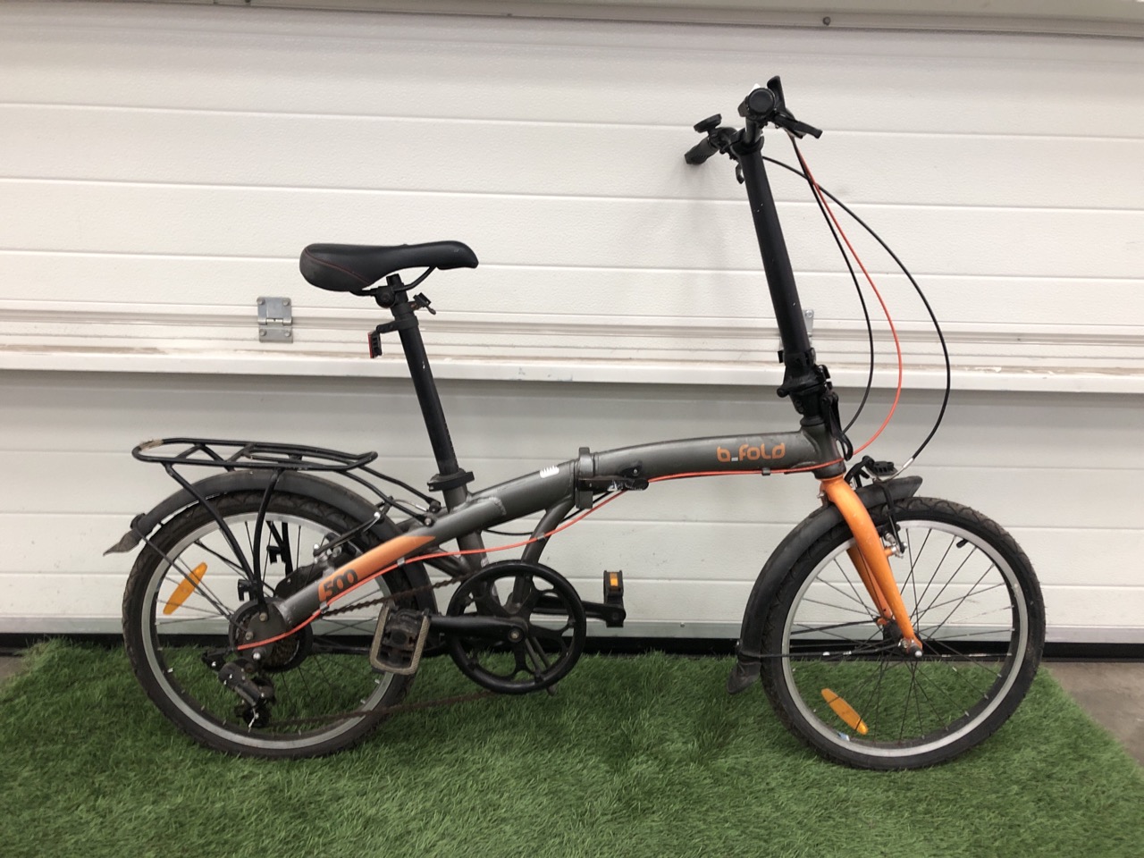 BTWIN BIFOLD 500 FOLDABLE BIKE, COLLAPSABLE ALUMINIUM FRAME, 20" WHEELS, & SPEED GEARS.:: LOCATION - FRONT FLOOR(COLLECTION OR OPTIONAL DELIVERY AVAILABLE)