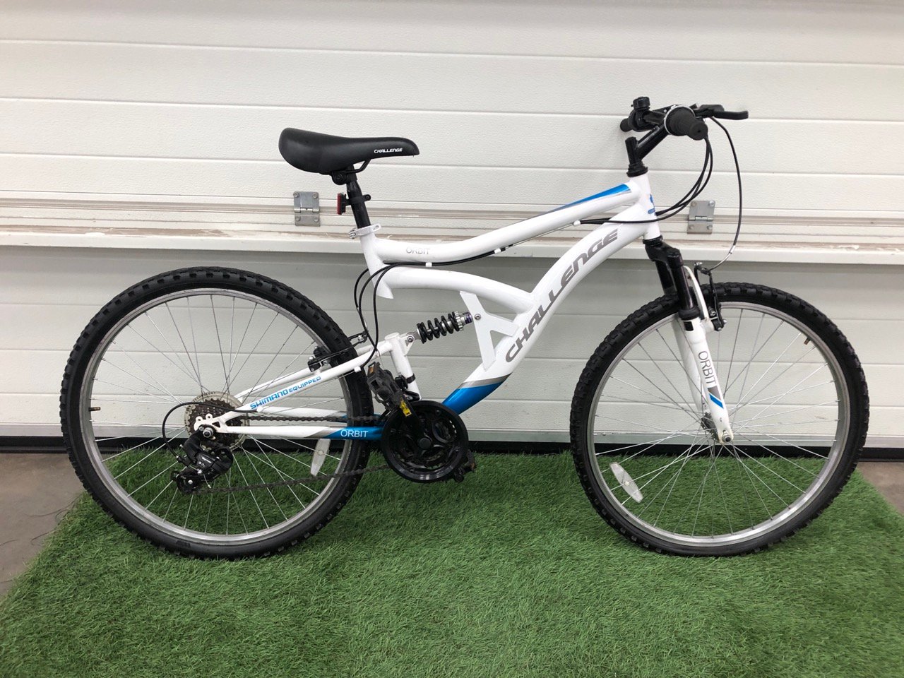 ORBIT CHALLENGE ADULTS DOUBLE SUSPENSION MOUNTAIN BIKE: LOCATION - MIDDLE FLOOR(COLLECTION OR OPTIONAL DELIVERY AVAILABLE)