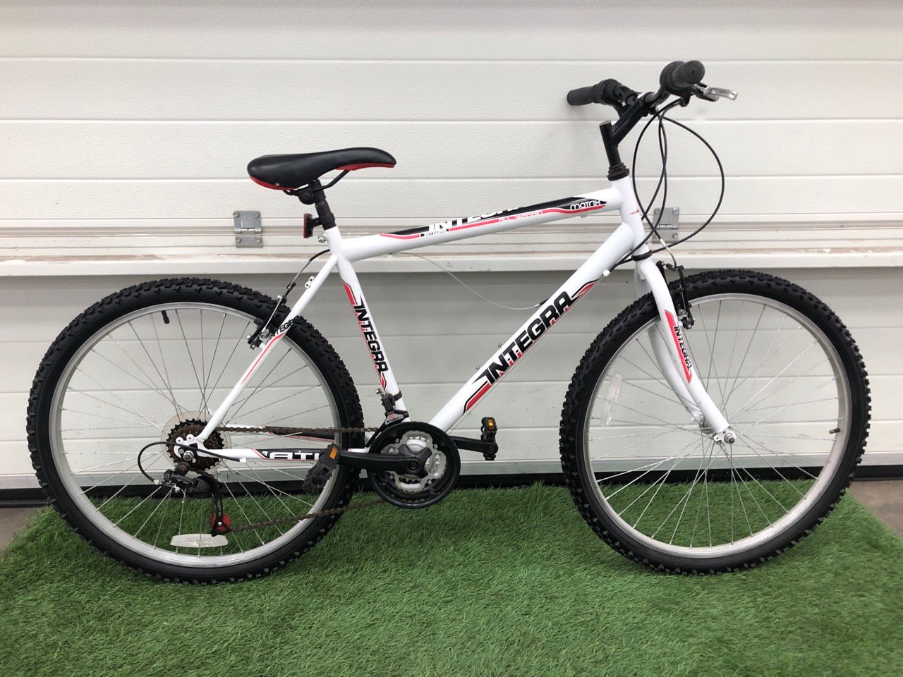 MATRIX INTEGRA FULL TERRAIN MAOUNTAIN BIKE: LOCATION - MIDDLE FLOOR(COLLECTION OR OPTIONAL DELIVERY AVAILABLE)