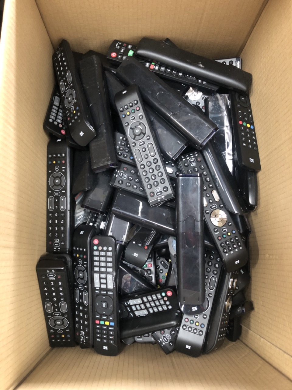 QUANTITY OF ASSORTED REMOTE CONTROLS TO INCLUDE ALL 4 ONE UNIVERSAL REMOTE: LOCATION - RIGHT REAR TABLES(COLLECTION OR OPTIONAL DELIVERY AVAILABLE)