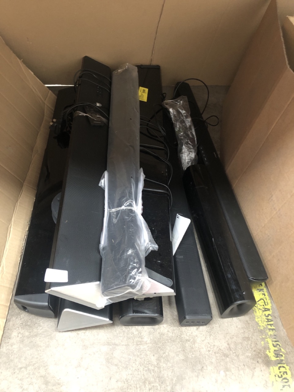 QUANTITY OF ASSORTED SOUNDBARS TO INCLUDE SHARP SOUNDBAR HOME THEATRE SYSTEM: LOCATION - RIGHT REAR TABLES(COLLECTION OR OPTIONAL DELIVERY AVAILABLE)