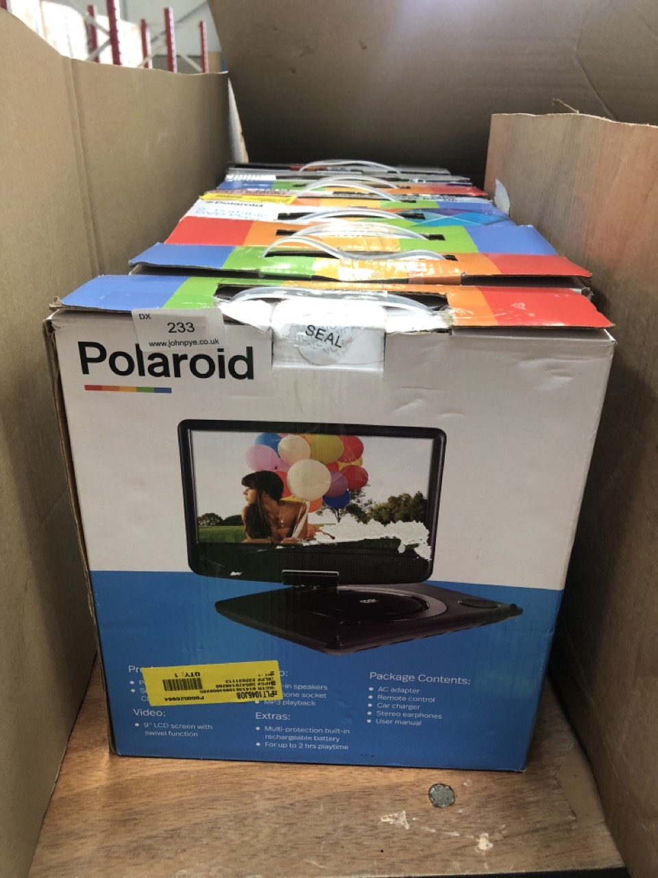 7 X POLAROID 9" PORTABLE DVD PLAYER: LOCATION - RIGHT REAR TABLES(COLLECTION OR OPTIONAL DELIVERY AVAILABLE)