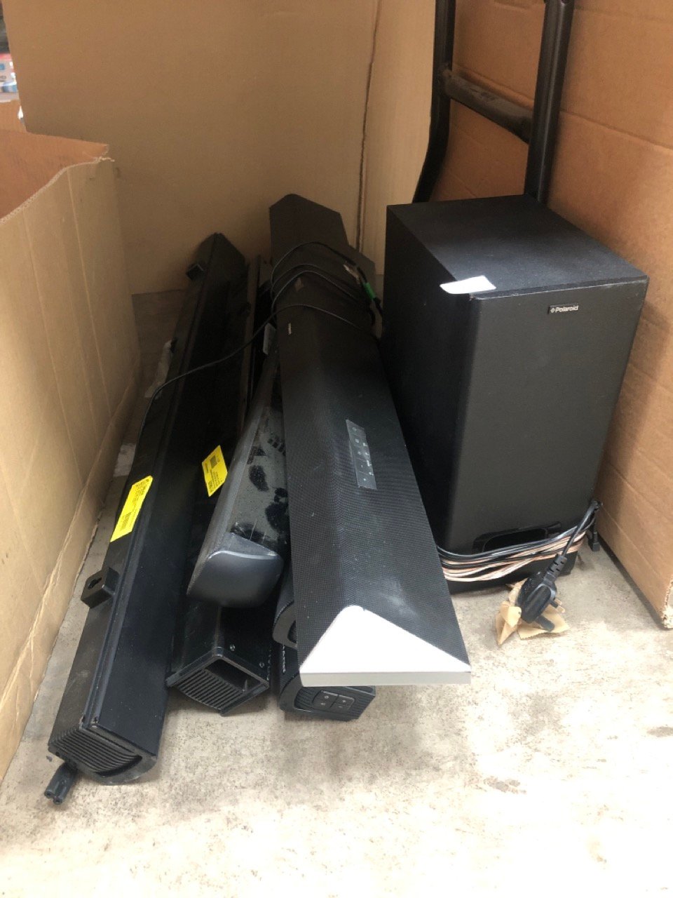 QUANTITY OF ASSORTED SOUND BARS TO INCLUDE POLAROID SOUNDBAR WITH SUBWOOFER: LOCATION - RIGHT REAR TABLES(COLLECTION OR OPTIONAL DELIVERY AVAILABLE)