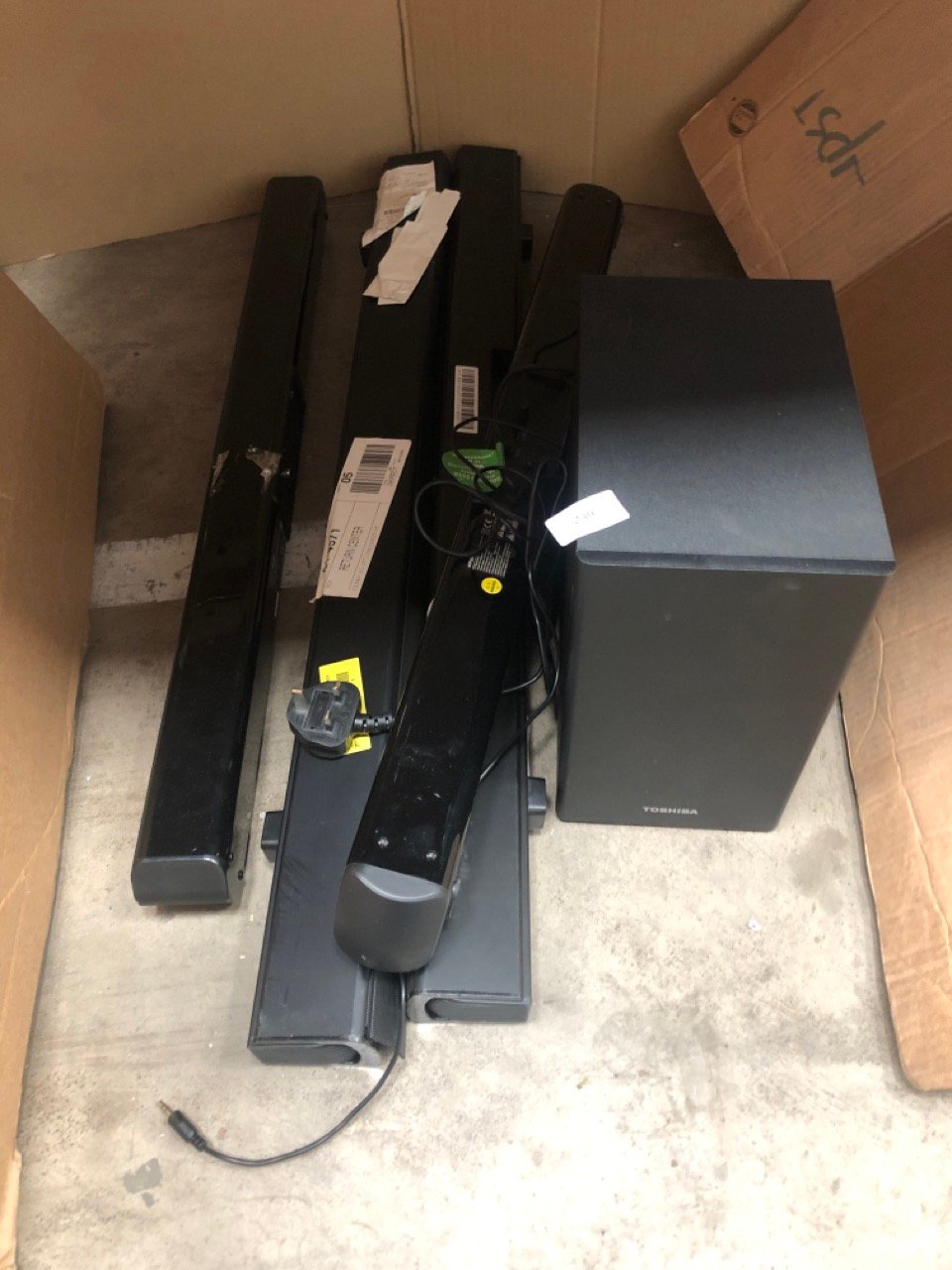 QUANTITY OF ASSORTED SOUNDBARS TO INCLUDE TOSHIBA SOUNDBAR WITH SUBWOOFER: LOCATION - RIGHT REAR TABLES(COLLECTION OR OPTIONAL DELIVERY AVAILABLE)