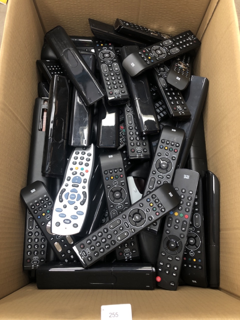 QUANTITY OF ASSORTED REMOTE CONTROLS TO INCLUDE ALL 4 ONE UNIVERSAL REMOTE: LOCATION - RIGHT REAR TABLES(COLLECTION OR OPTIONAL DELIVERY AVAILABLE)