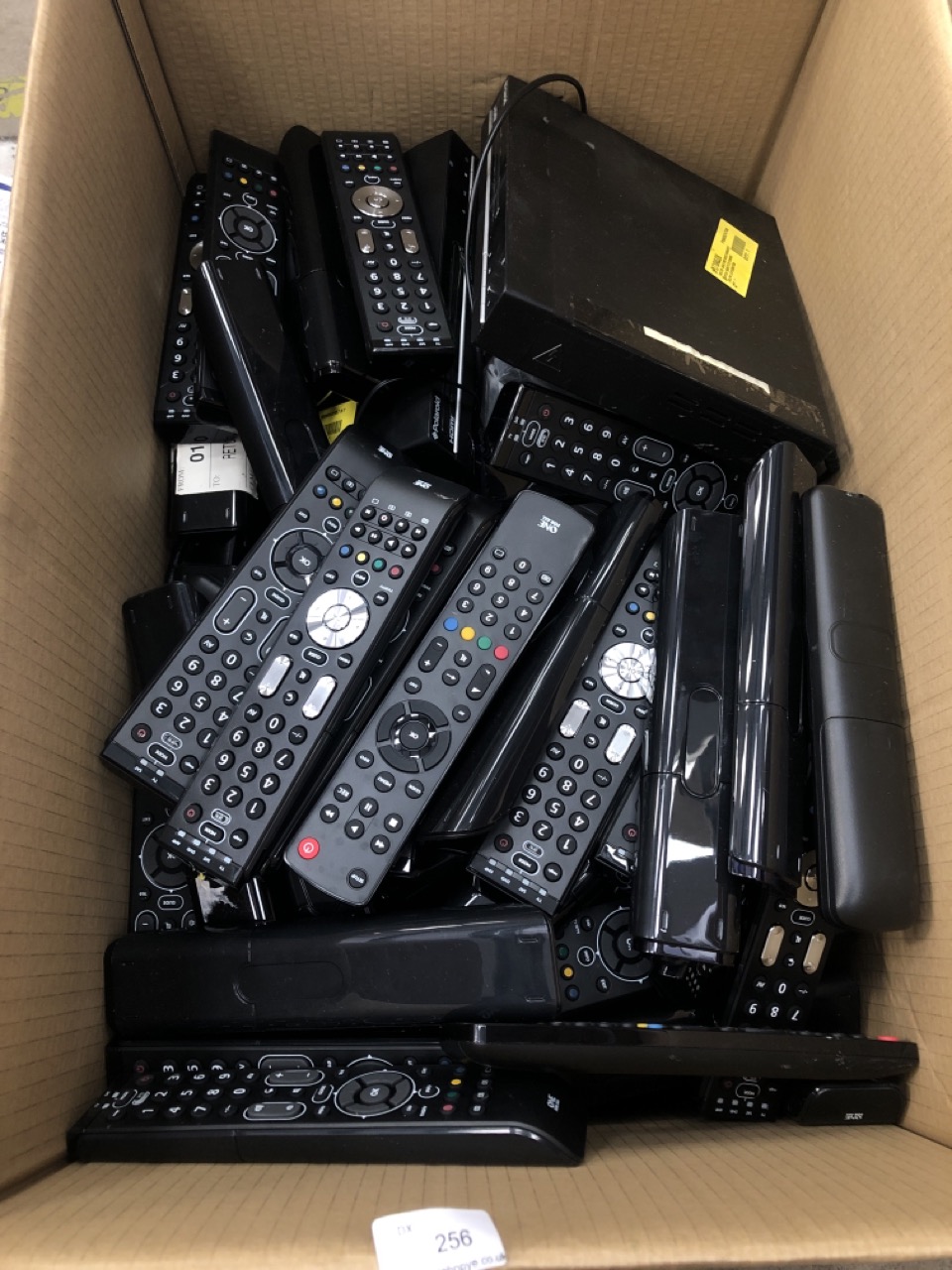 QUANTITY OF ASSORTED REMOTE CONTROLS TO INCLUDE ALL 4 ONE UNIVERSAL REMOTE: LOCATION - RIGHT REAR TABLES(COLLECTION OR OPTIONAL DELIVERY AVAILABLE)