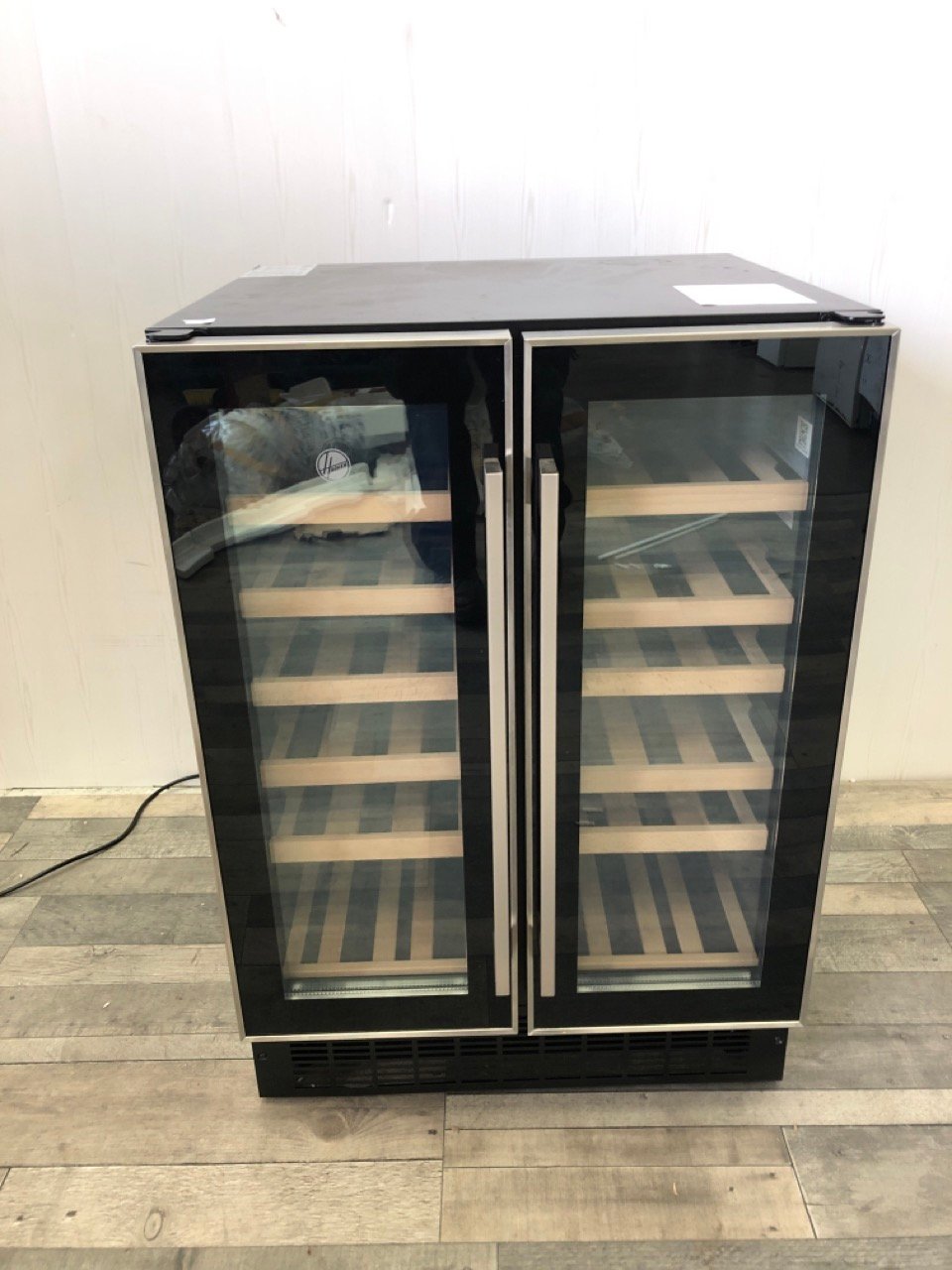 HOOVER FREE STANDING WINE COOLER MODEL HWCB60 D : LOCATION - PHOTO BOOTH(COLLECTION OR OPTIONAL DELIVERY AVAILABLE)